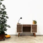 Escritorio de 3 cajones y 2 Puertas